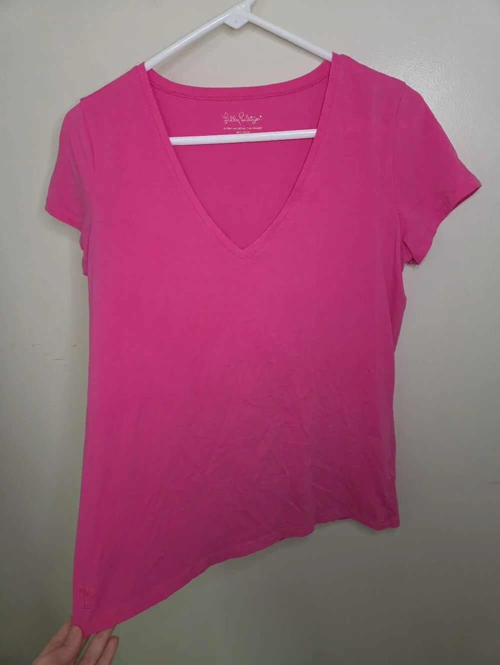 Women's Lilly Pulitzer Pink V-Neck T-Shirt Sz Medium - Picture 3 of 7